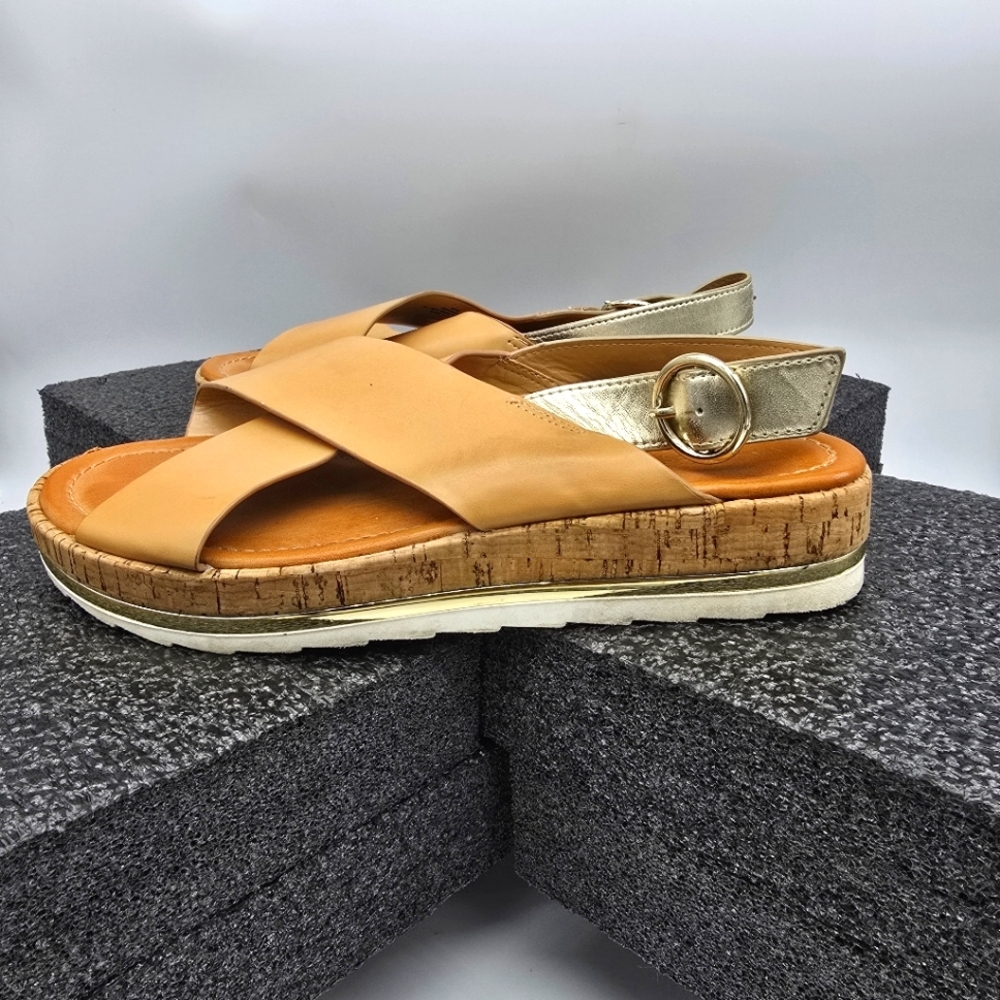 Nine West Tan and Gold Sandals
